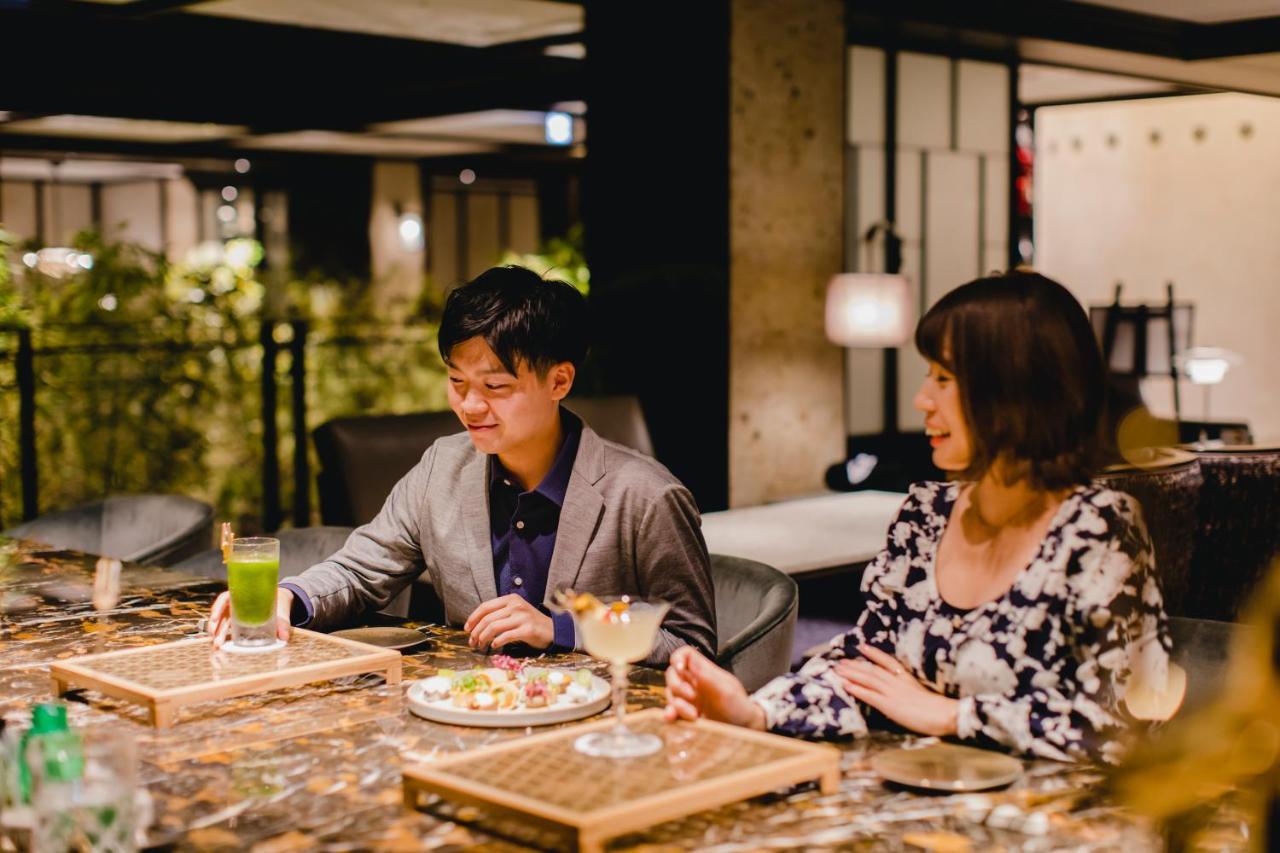 Hotel Dhawa Yura Kyoto - Banyan Group Exteriér fotografie A couple dining at a restaurant in Japan