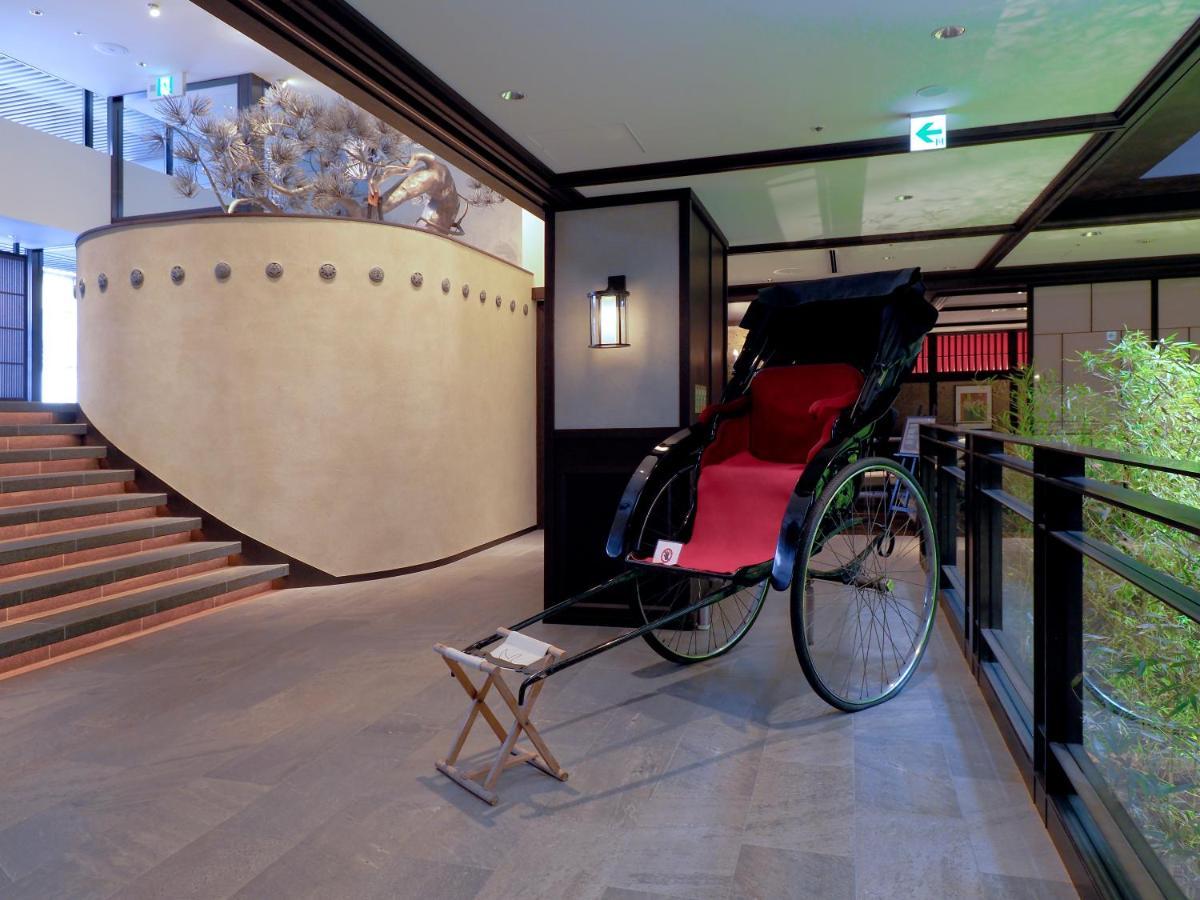 Hotel Dhawa Yura Kyoto - Banyan Group Exteriér fotografie A rickshaw in the lobby of the hotel